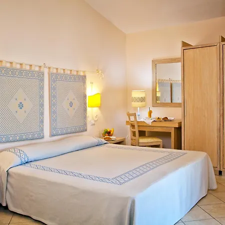 Club & Village Cala Fiorita 4* Agrustos
