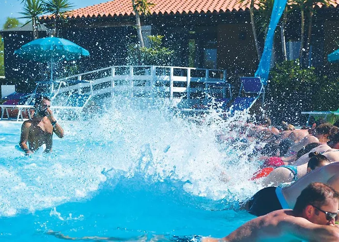 Club & Village Cala Fiorita מלון Agrustos