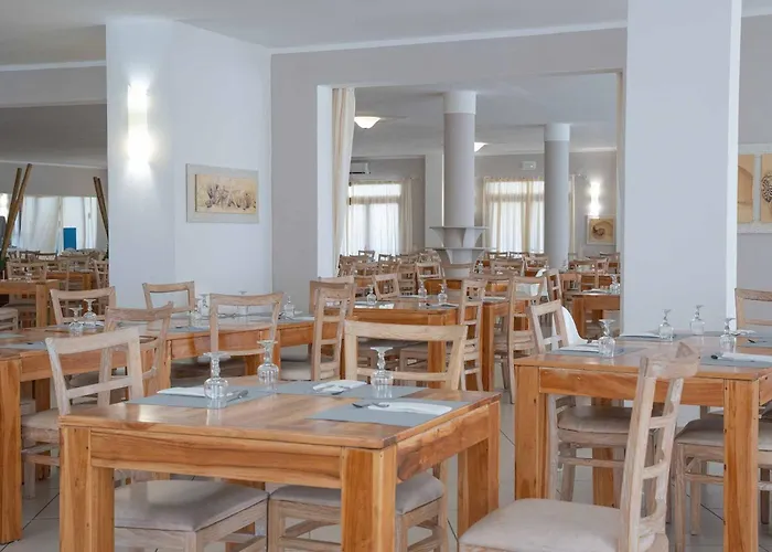 Club & Village Cala Fiorita 酒店 Agrustos