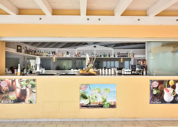 מלון Club & Village Cala Fiorita Agrustos